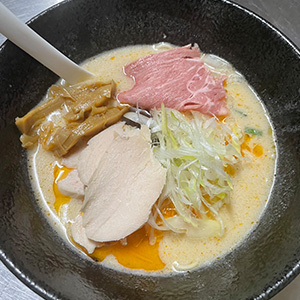 鶏白湯ラーメン